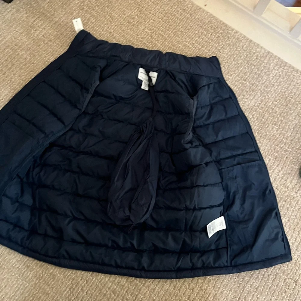 Amazon Essentials Kids Navy Puffer Vest - Picture 2 of 4